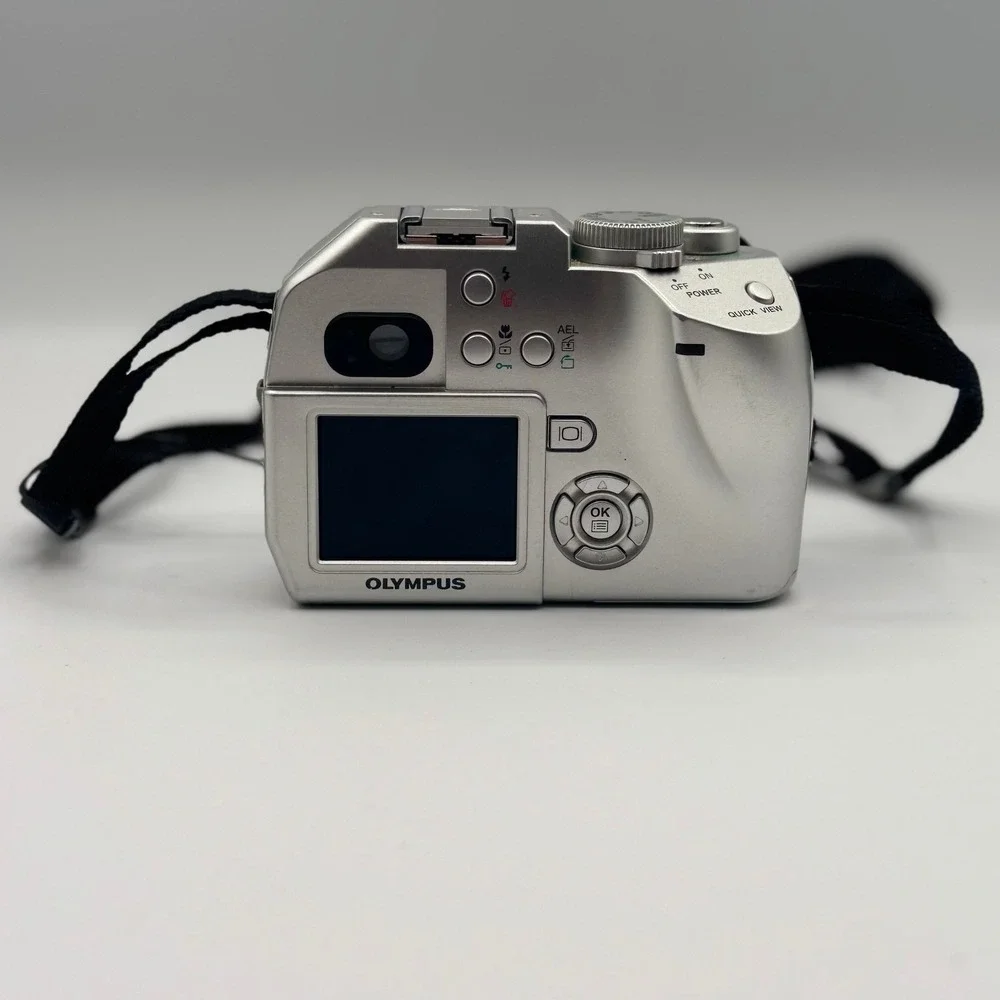 Olympus Camedia C-5000 Zoom 5.0MP Digital Camera Silver 3x Optical Zoom Japan